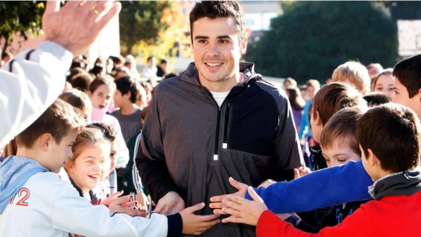 Javier Gómez Noya y Pho3nix Foundation crean un circuito de triatlón para niños en España